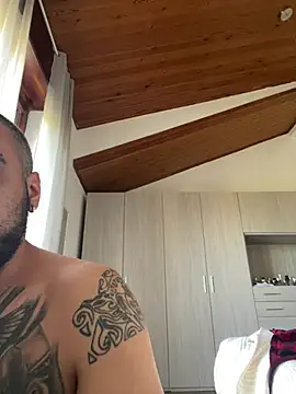 Dikkiduohottt online show from April 18, 2026, 2:21 pm