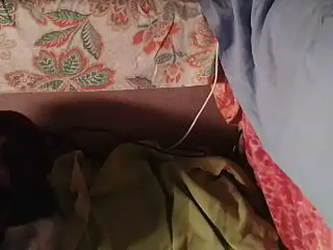 Snapshot of VeneRed chatting on March 21, 2025, 10:06 pm VeneRed online show from March 21, 2025, 10:06 pm