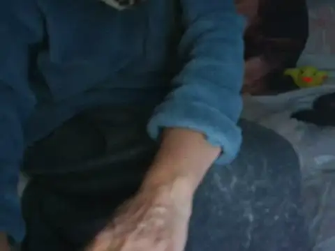 Snapshot of VeneRed chatting on November 7, 2025, 7:03 pm VeneRed online show from November 7, 2025, 7:03 pm