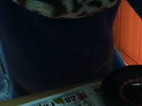 Snapshot of VeneRed chatting on November 16, 2025, 5:02 am VeneRed online show from November 16, 2025, 5:02 am