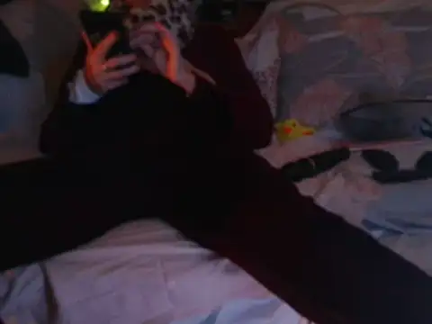 Snapshot of VeneRed chatting on November 28, 2025, 7:05 pm VeneRed online show from November 28, 2025, 7:05 pm