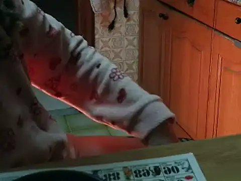 Snapshot of VeneRed chatting on December 4, 2025, 5:50 am VeneRed online show from December 4, 2025, 5:50 am