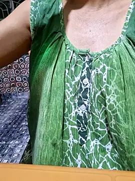 Melody Shyla online show from October 25, 2025, 9:42 pm