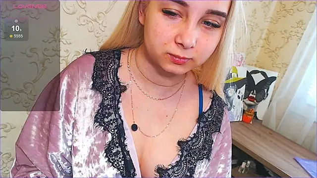 DolphinDreams online show from January 4, 2025, 10:05 am