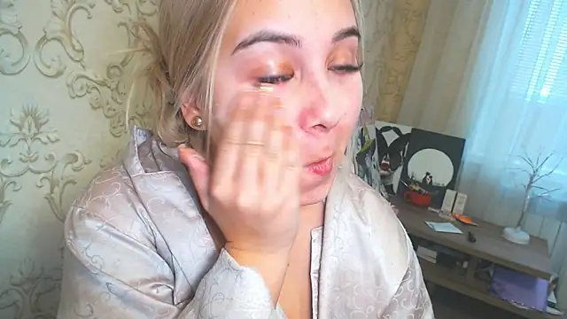 DolphinDreams online show from January 19, 2026, 12:42 pm