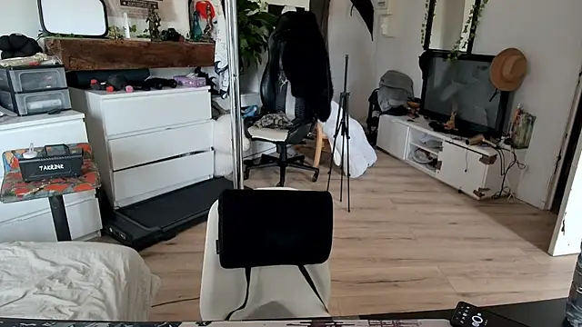 CeriseLapine online show from November 11, 2025, 1:44 pm