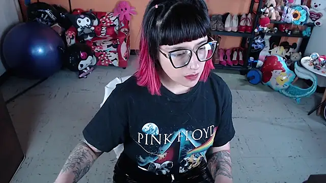 Snapshot of MissMiia2 chatting on October 29, 2025, 3:03 pm MissMiia2 online show from October 29, 2025, 3:03 pm