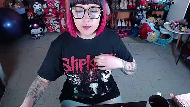 Snapshot of MissMiia2 chatting on November 9, 2025, 1:42 pm MissMiia2 online show from November 9, 2025, 1:42 pm