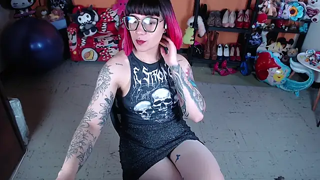 Snapshot of MissMiia2 chatting on November 10, 2025, 1:32 pm MissMiia2 online show from November 10, 2025, 1:32 pm