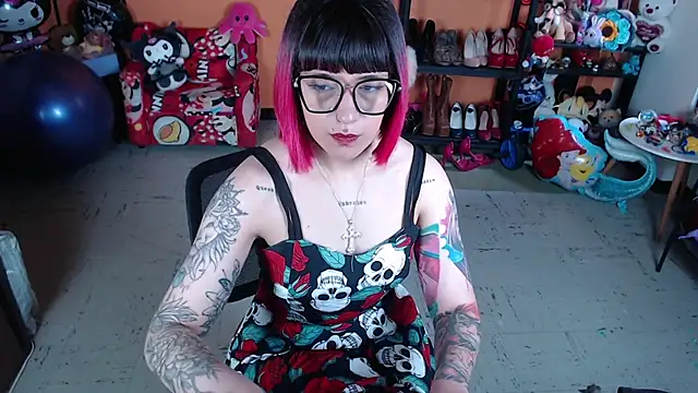 Snapshot of MissMiia2 chatting on November 12, 2025, 1:55 pm MissMiia2 online show from November 12, 2025, 1:55 pm