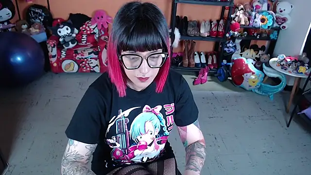 Snapshot of MissMiia2 chatting on November 16, 2025, 2:55 pm MissMiia2 online show from November 16, 2025, 2:55 pm