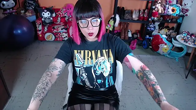 Snapshot of MissMiia2 chatting on November 18, 2025, 3:49 pm MissMiia2 online show from November 18, 2025, 3:49 pm