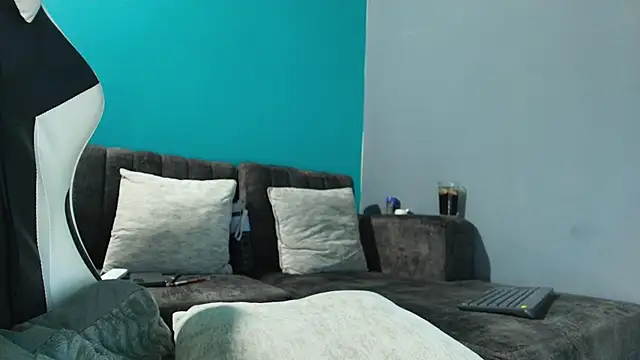 skinny and boyfriend online show from November 6, 2025, 4:30 pm