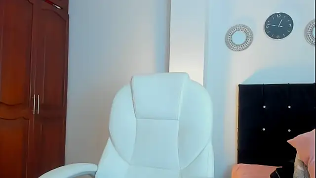 kathyajhonss online show from October 25, 2025, 11:43 pm