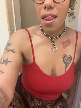 Princess Desirae online show from May 18, 2026, 5:57 am