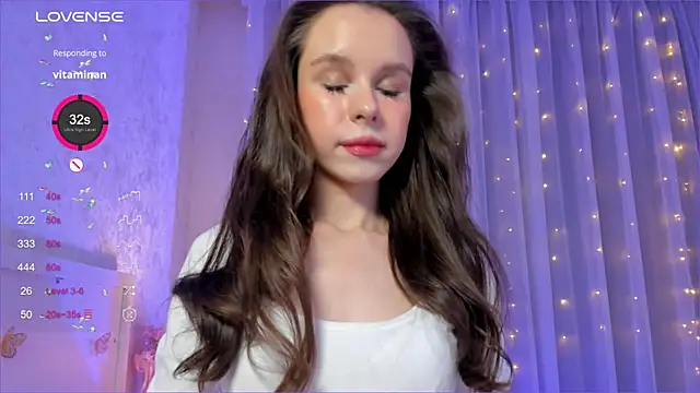 Snapshot of Minusvibe chatting on December 29, 2024, 5:44 pm Minusvibe online show from December 29, 2024, 5:44 pm