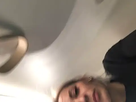 Diamond Bunny  online show from December 18, 2024, 6:03 pm