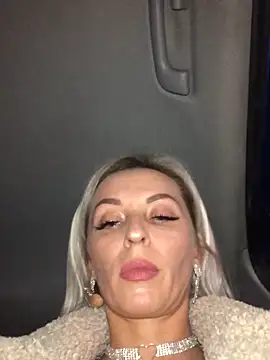 Diamond Bunny  online show from December 19, 2024, 4:35 pm