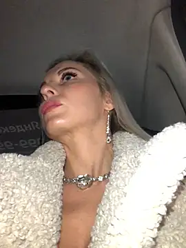 Diamond Bunny  online show from December 20, 2024, 2:38 pm