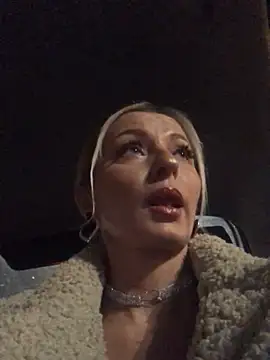 Diamond Bunny  online show from December 21, 2024, 3:20 pm