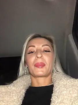 Diamond Bunny  online show from December 23, 2024, 2:07 pm