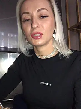 Diamond Bunny  online show from December 23, 2024, 5:11 pm