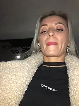 Diamond Bunny  online show from December 25, 2024, 4:00 pm