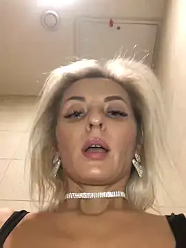 Diamond Bunny  online show from December 28, 2024, 3:37 pm