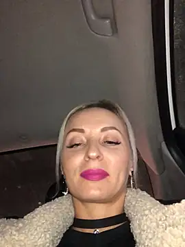 Diamond Bunny  online show from January 4, 2025, 4:00 pm