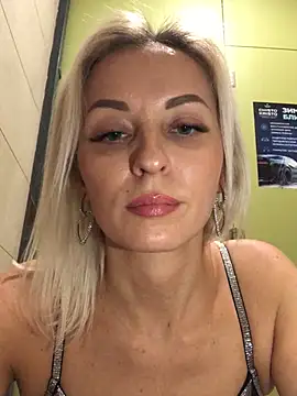 Diamond Bunny  online show from January 13, 2025, 6:05 pm