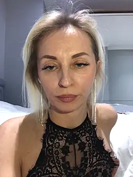 Diamond Bunny  online show from February 25, 2025, 7:14 pm