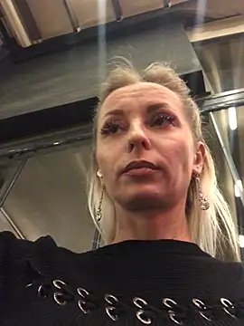 Diamond Bunny  online show from March 21, 2025, 4:51 pm