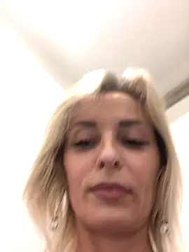 Diamond Bunny  online show from September 13, 2025, 3:34 pm