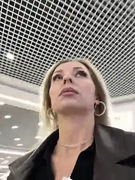 Diamond Bunny  online show from November 13, 2025, 4:06 pm