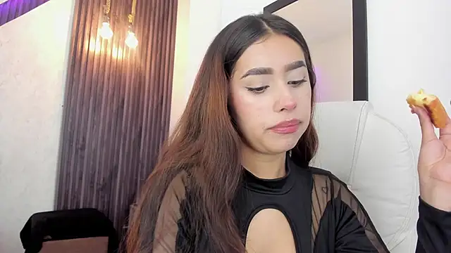 laurin clauz  online show from September 20, 2025, 3:46 pm