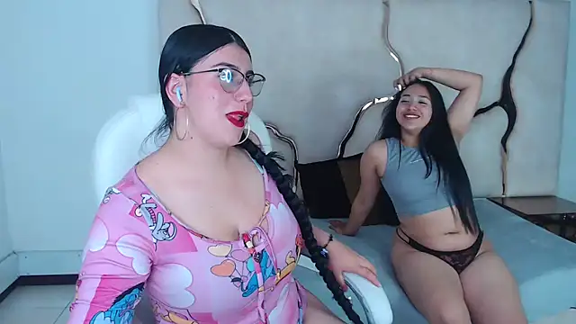 Snapshot of Criistaal_ chatting on February 6, 2025, 3:59 am Criistaal online show from February 6, 2025, 3:59 am