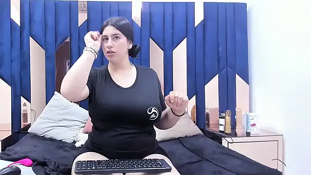 Snapshot of Criistaal_ chatting on February 27, 2025, 4:41 am Criistaal online show from February 27, 2025, 4:41 am