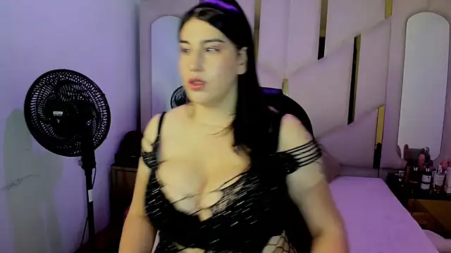 Snapshot of Criistaal_ chatting on May 19, 2026, 3:46 am Criistaal online show from May 19, 2026, 3:46 am