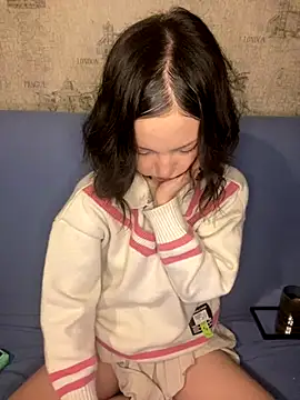 lalallalalaa- online show from November 18, 2025, 1:04 pm