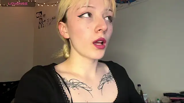 Cloe five online show from October 16, 2025, 11:39 pm