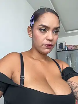 Snapshot of Sara-77 chatting on May 25, 2026, 6:25 pm Sara-77 online show from May 25, 2026, 6:25 pm