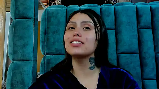 STEFANYVOLKOV online show from October 22, 2025, 1:06 am