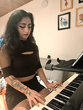 Snapshot of Lila_Desiree chatting on November 17, 2025, 11:21 pm Lila Desiree online show from November 17, 2025, 11:21 pm