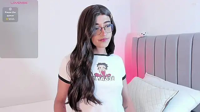 Lararose01 online show from November 10, 2025, 4:22 am