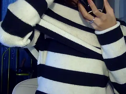 MAAYRA 09 online show from November 18, 2025, 1:44 am