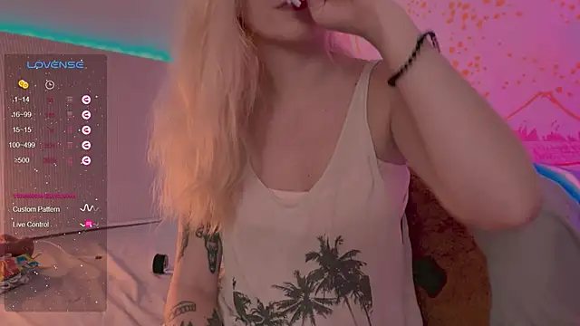 Snapshot of h2h0e chatting on January 23, 2025, 7:18 pm h2h0e online show from January 23, 2025, 7:18 pm