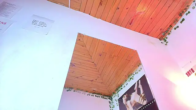 Naia x online show from February 5, 2026, 8:02 pm