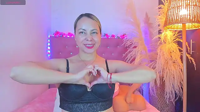 Snapshot of _sexybunny_ chatting on April 17, 2026, 3:42 am sexybunny online show from April 17, 2026, 3:42 am
