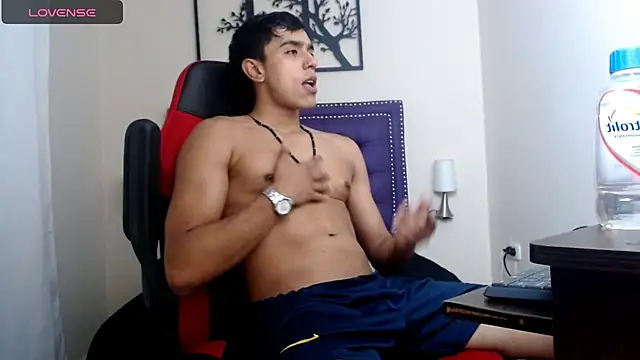 karlgiles  online show from December 15, 2024, 6:37 pm