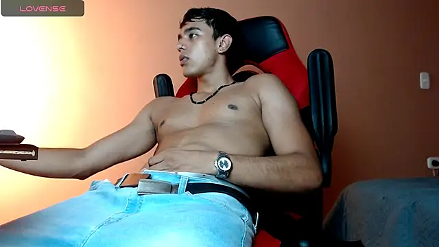 karlgiles  online show from December 21, 2024, 6:55 pm